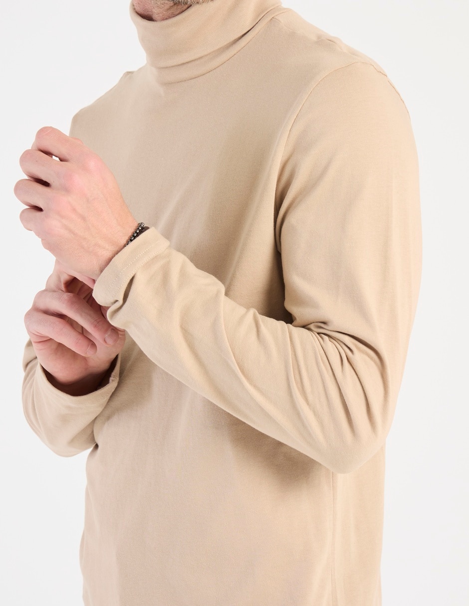 Playera cuello alto para hombre 4