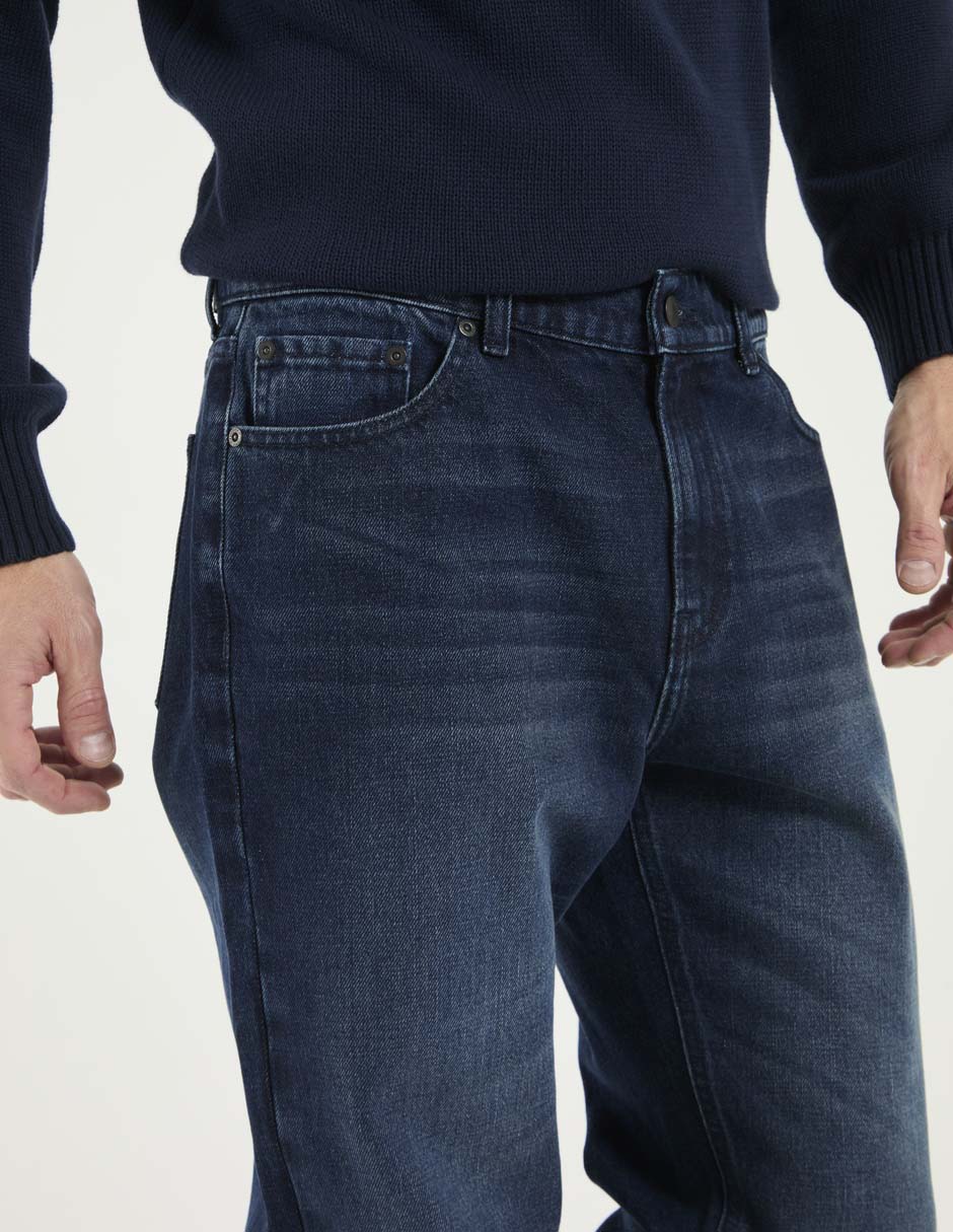 Jeans straight deslavado para hombre 7